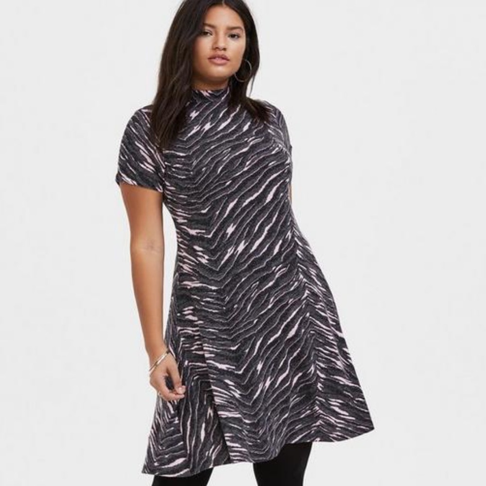 Torrid Zebra Hacci Mock Neck Dress Size 2